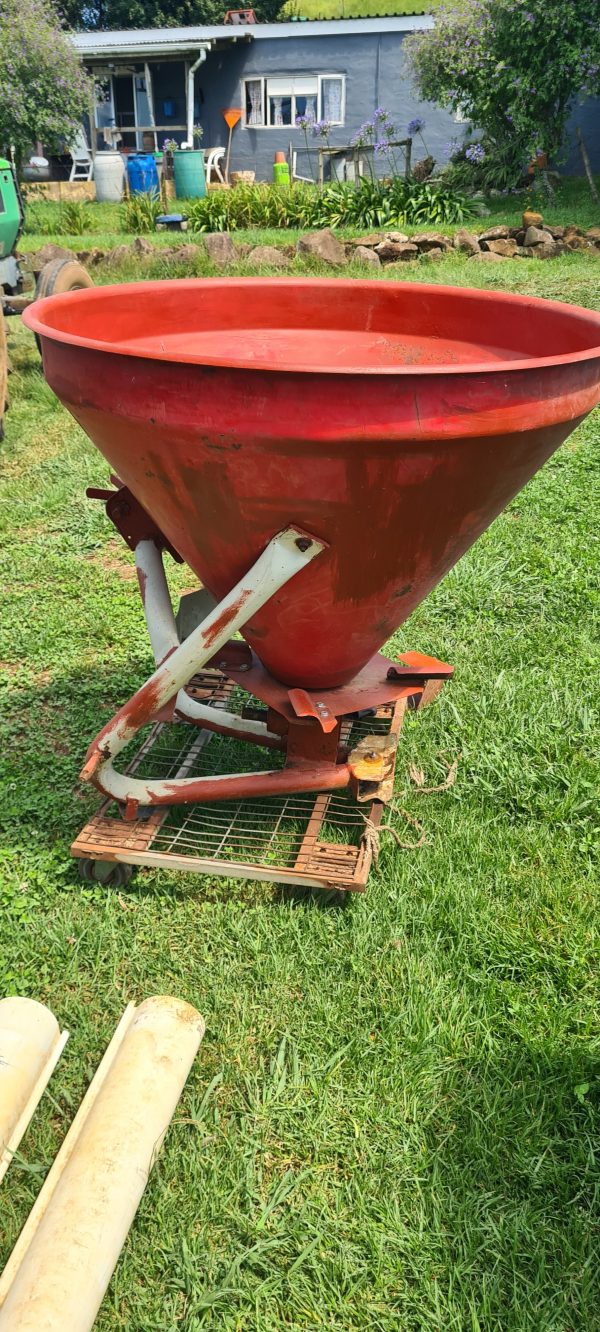 Cosmo fertilizer spreader - Image 2