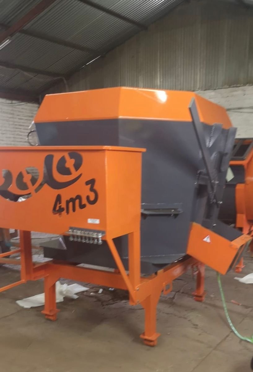 Rolo 4 cube m vertical feed mixer Farm Stuff