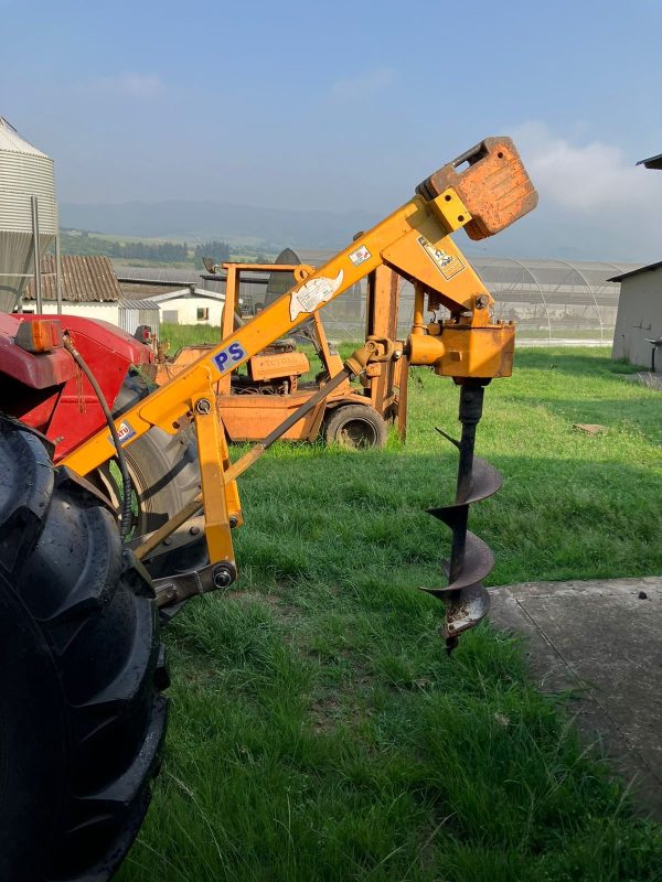 Post hole digger