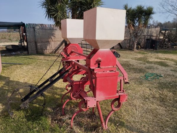 Massey ferguson 4 row cultivator fertilizer ridger