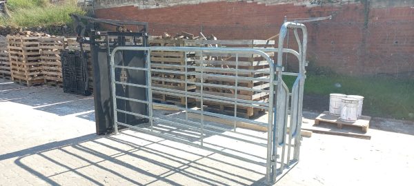 Cattle neck clamp and crush