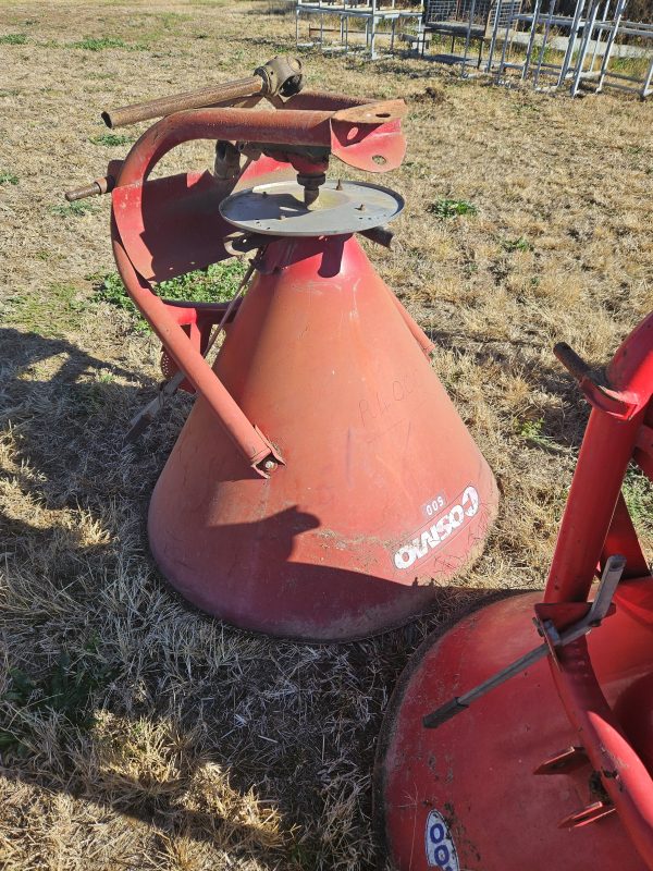 2x 500kg Fertilizer Spreaders - Image 2