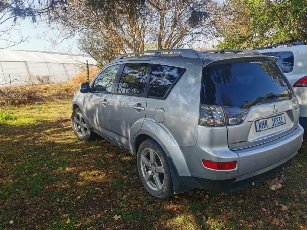2007 Mitsubishi outlander 2.4 petrol all wheel drive - Image 3