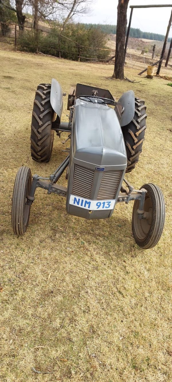 Vaaljaapie tractors - Image 5