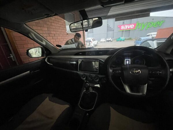 2016 Hilux e/cab 4×4 gd6 2.8 - Image 3