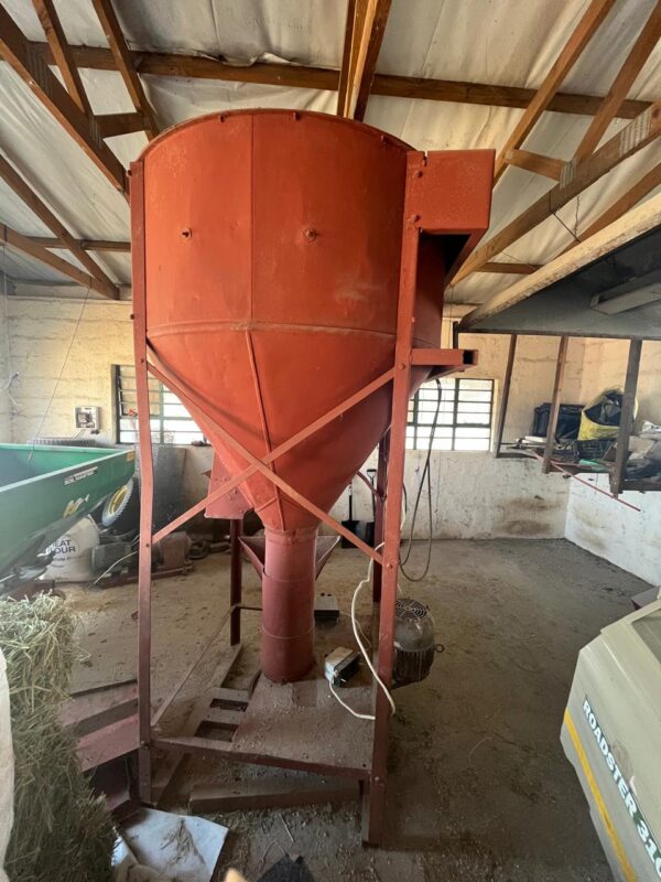 Hippo 500kg Vertical Feed Mixer