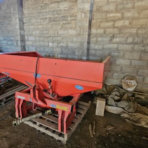 Kuhn mds 17.1m fertilizer spreader