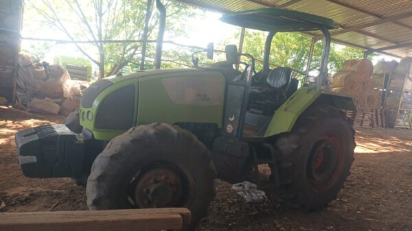 2x Claas Celtis 456 4x4 tractors - Image 4