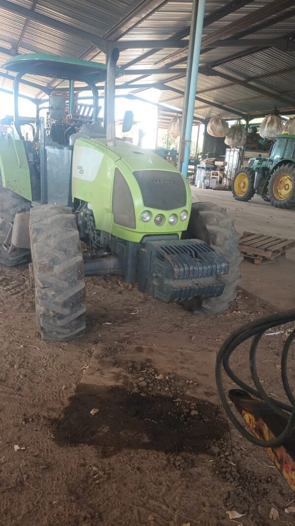 2x Claas Celtis 456 4x4 tractors - Image 2