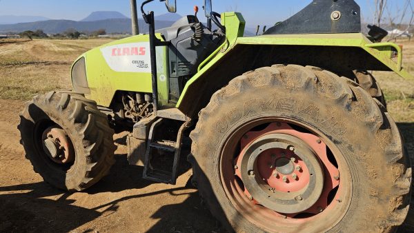 Claas Celtis 456 4x4 tractor