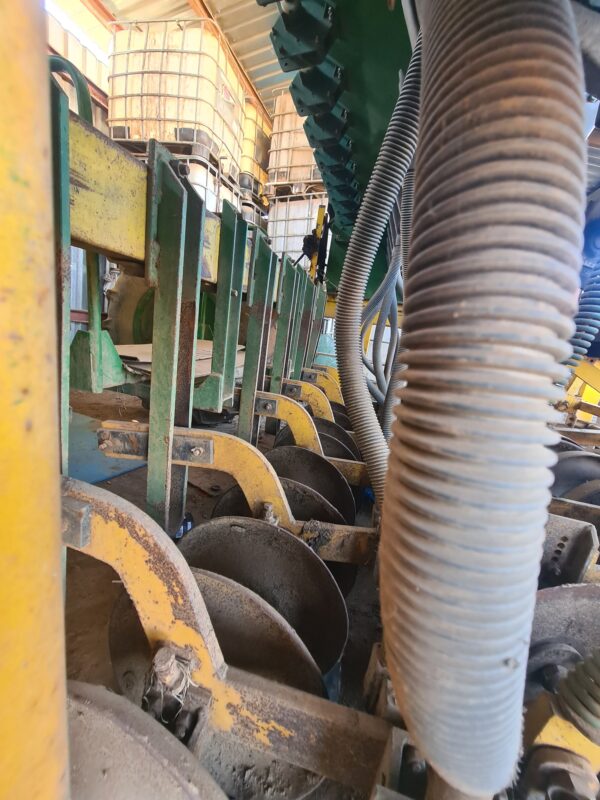 Piket 12 row no till fine seed planter - Image 5