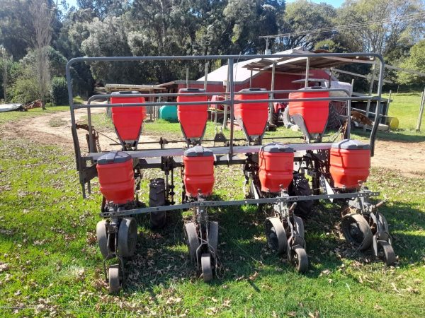 Massey ferguson 106 4 row no till maize planter