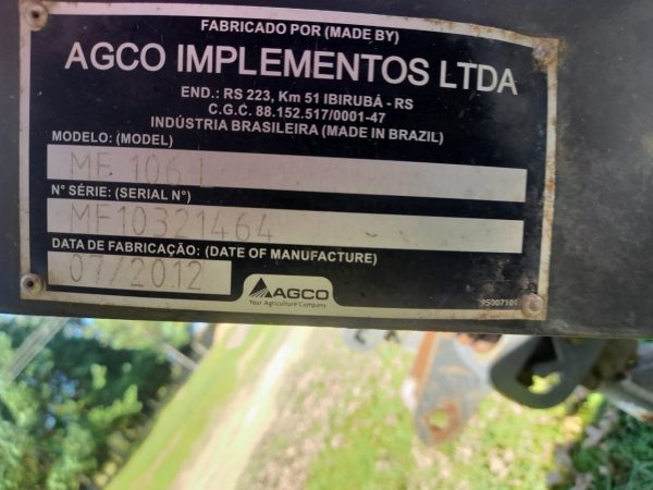 Massey ferguson 106 4 row no till maize planter - Image 3