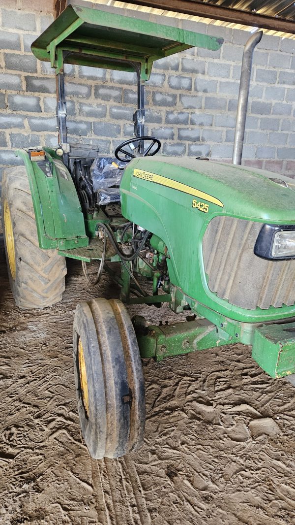2014 John deere 5425 2x4 tractor - Image 4