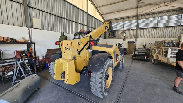 2015 Caterpillar  Th 407c 4x4 telehandlers - Image 2