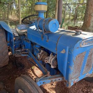 Ford Super  dexta 2x4 tractor