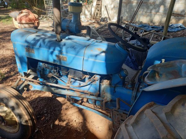 Ford Super  dexta 2x4 tractor - Image 4