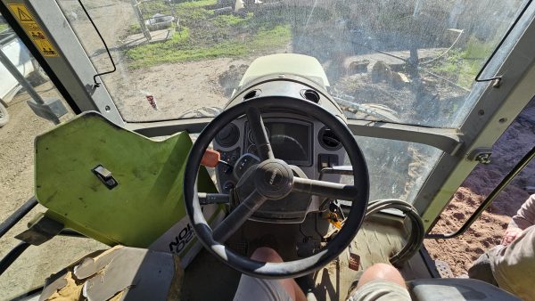 Claas arion 620c 4x4 tractor - Image 3