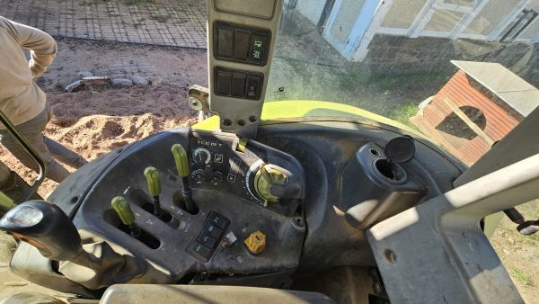Claas arion 620c 4x4 tractor - Image 5