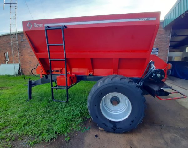 2022 Rovic rl 4500c lime and manure spreader