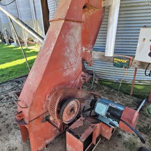 Hammermill with auger