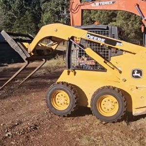 2015 John Deere 315 Skid Steer