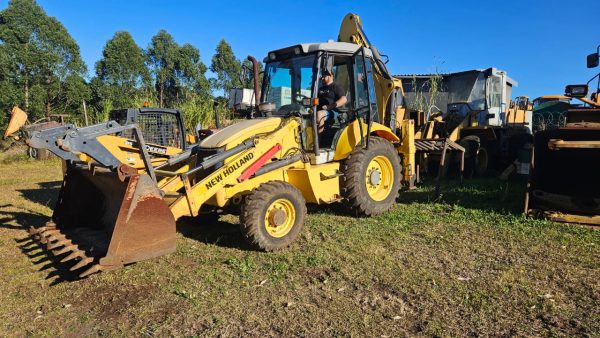 2017 New Holland B 90b 4x4 TLB