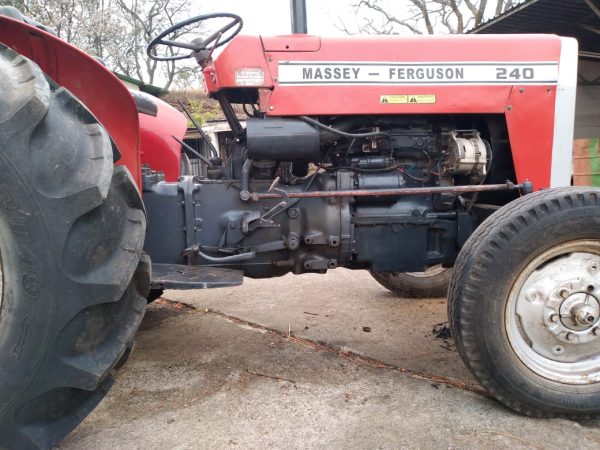 Massey Ferguson 240 2x4 Tractor - Image 2