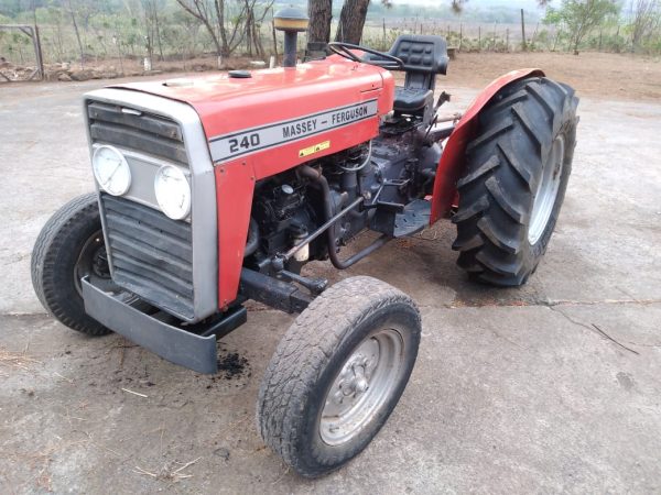 Massey Ferguson 240 2x4 Tractor - Image 3