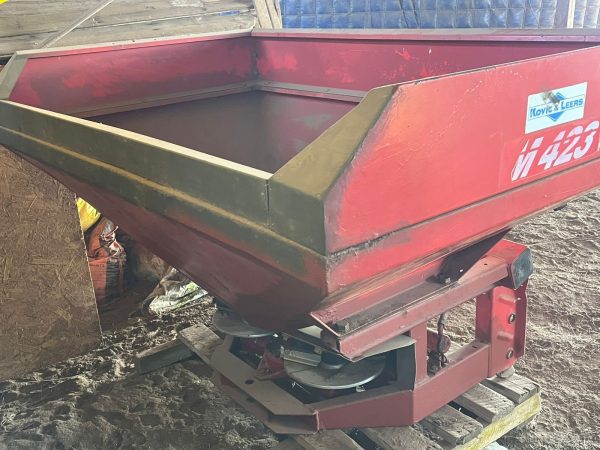 Kuhn  double disc fertilizer spreader