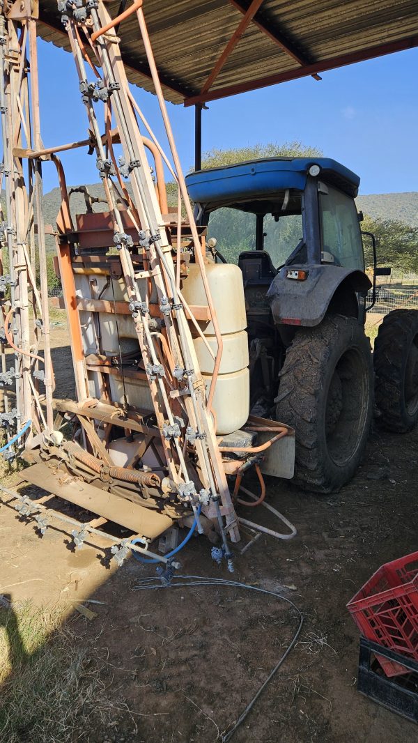 Landini Powerfarm 85 with 600lt jacto spray. - Image 2
