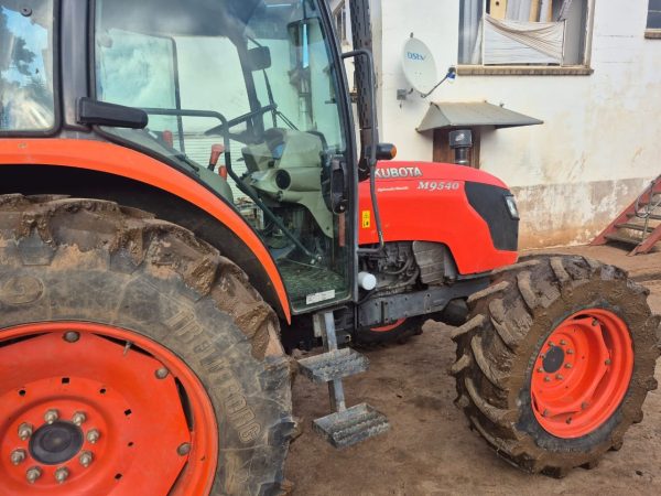 2013 Kubota m9540 4x4 cab tractor
