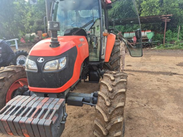 2013 Kubota m9540 4x4 cab tractor - Image 2
