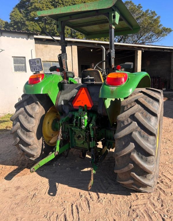 2014 John deere 5082e - Image 2