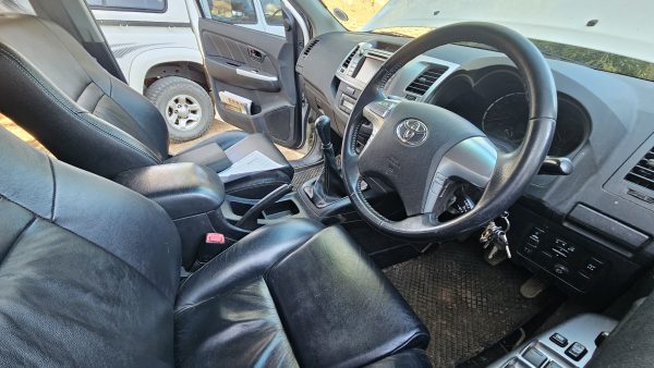 2015 Hilux 3.0 d4d d cab 2x4 - Image 4