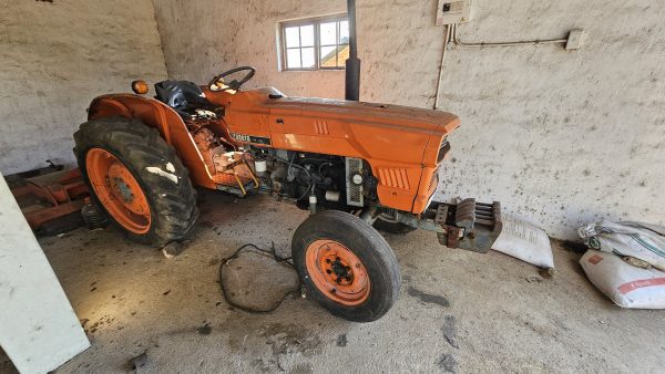 Kubota L 345 2x4 tractor