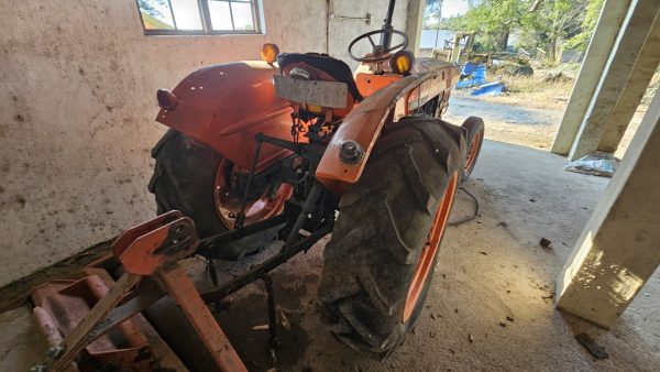 Kubota L 345 2x4 tractor - Image 2