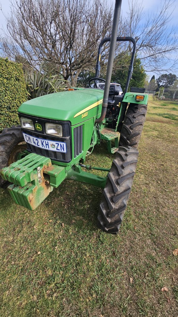 2015 John deere 5403 4x4 tractor - Image 4