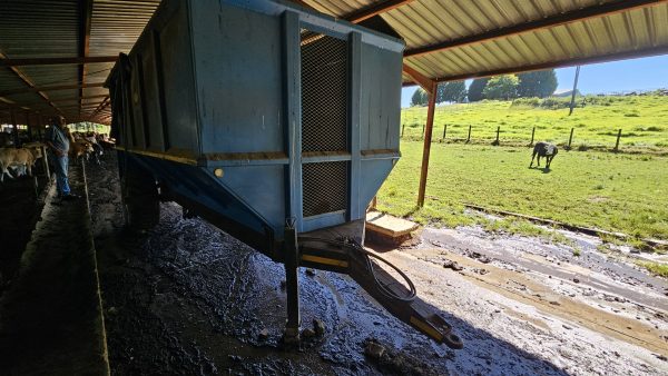 Landmech  25 cube sileage tip trailer - Image 4