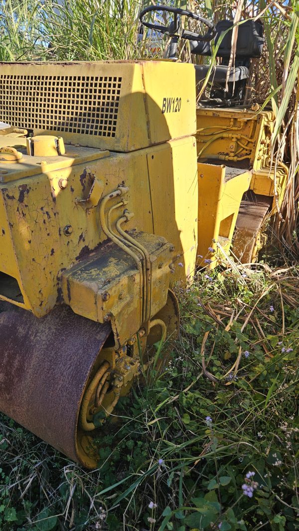 Bomag 2.5 ton sit on roller