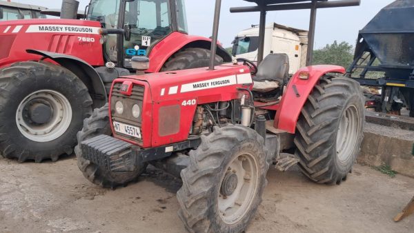 Massey ferguson 440 xtra 4x4 tractor