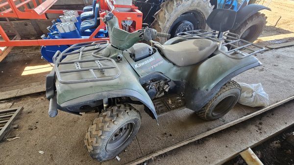 Kawasaki v 700 4x4 quad