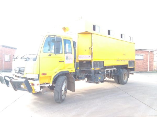 2013 Nissan ud 80 fire and labour truck - Image 2