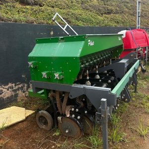 Piket no till 12 row fine seed planter