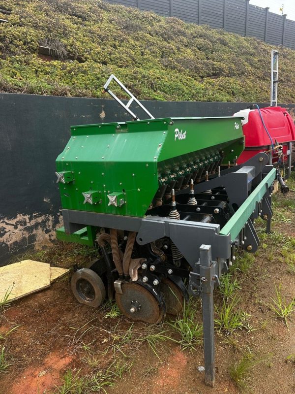 Piket no till 12 row fine seed planter