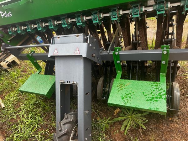 Piket no till 12 row fine seed planter - Image 5