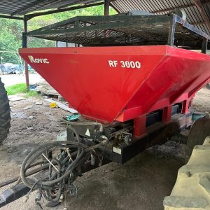 Rovic rf 3000 lime and manure spreader