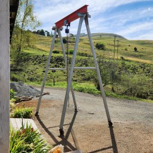 Gantry with 1.5 ton block and tackle