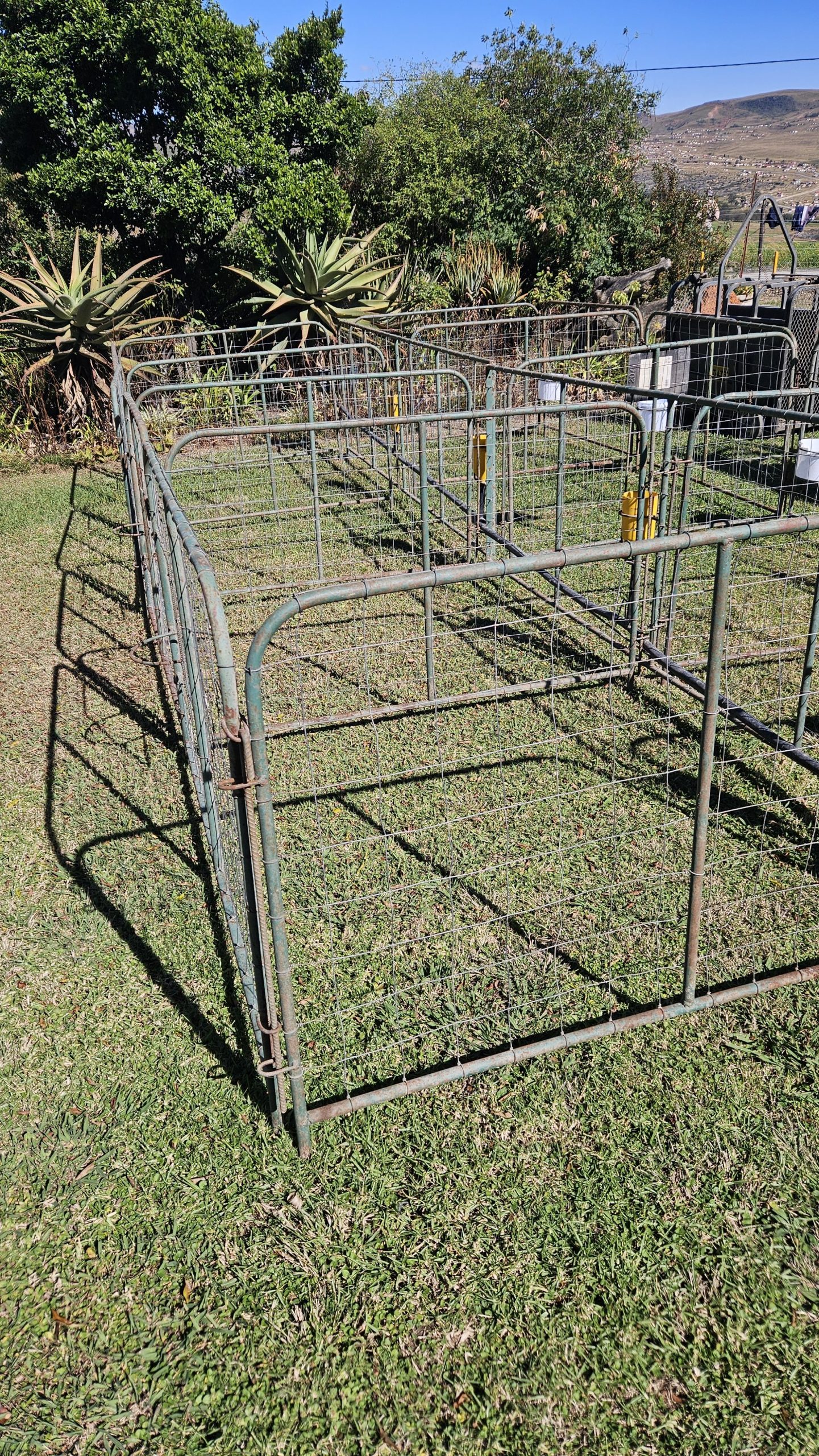 Sheep lambing pens - Image 2