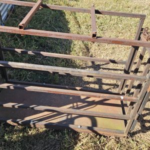 Sheep weighing crate and display with pods